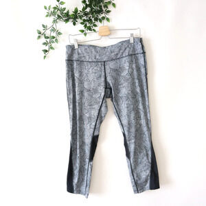 Nike Running Women's Dri Fit Black Gray Printed Cropped Fitted Athletic Pants XL